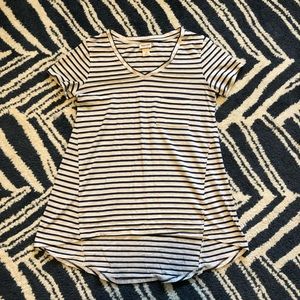 XS Mossimo hi lo tee